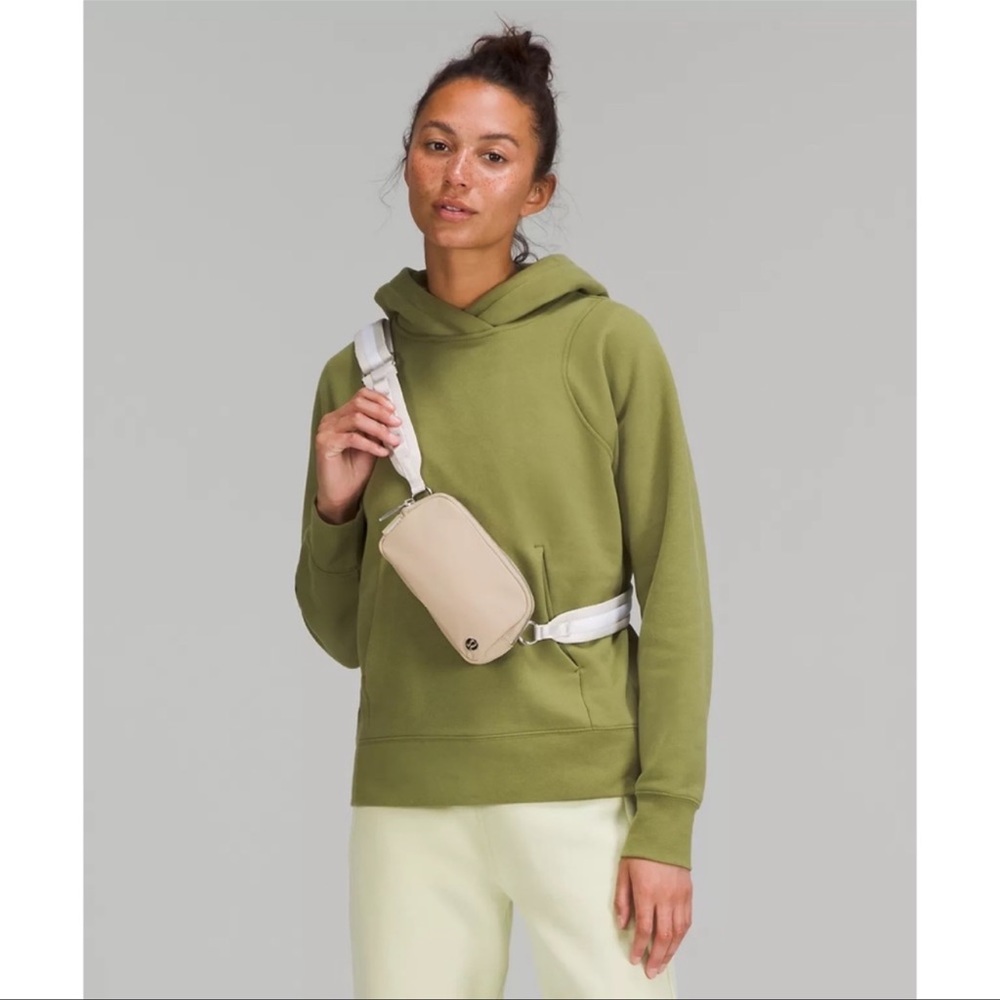 lululemon everywhere crossbody bag